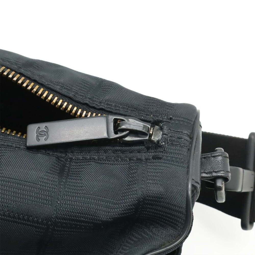 CHANEL Black Leather Shoulder Bag - Picture 7 of 9